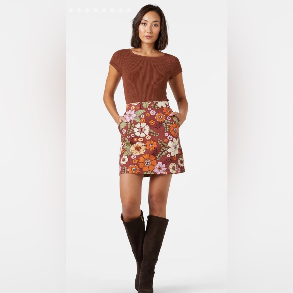 Groovy, floral, boho, 60’s, 70’s style mini skirt. New without tags! Sz 18 AU